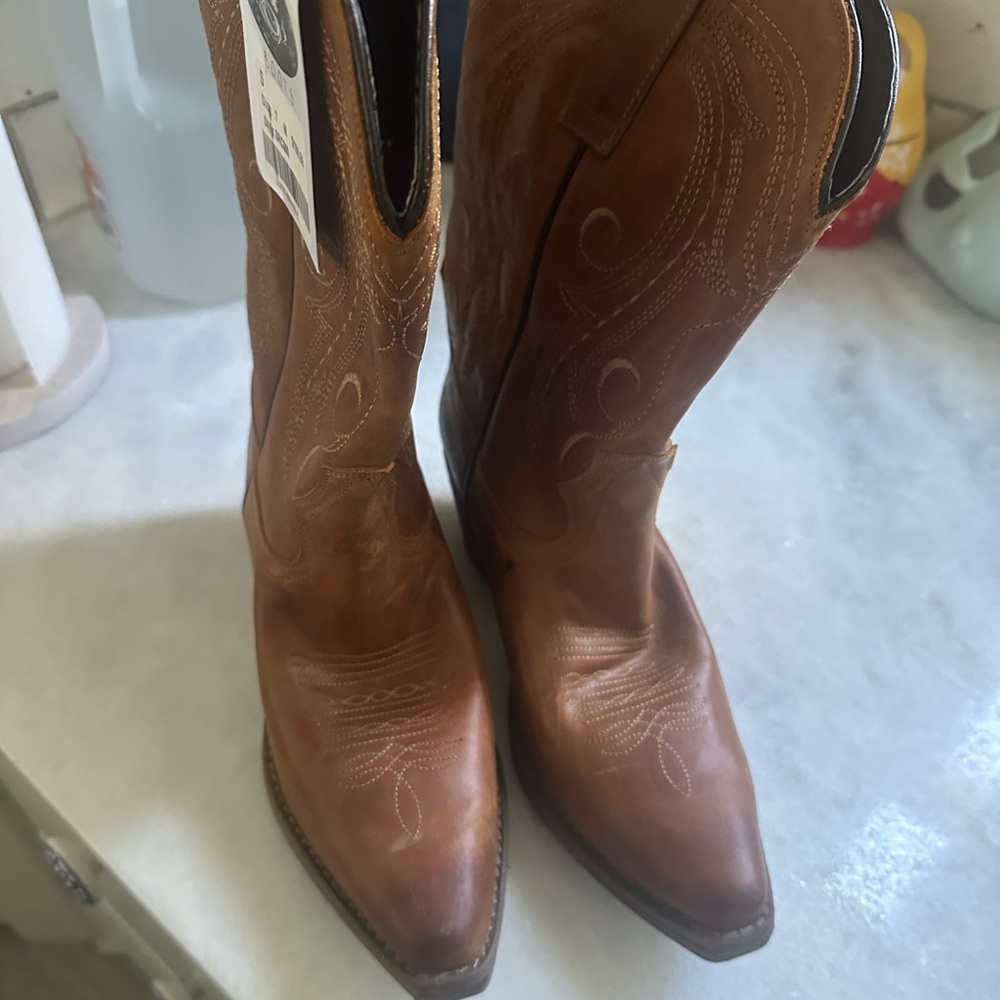 Woman’s sterling river boots size 7M with tags look at bottom